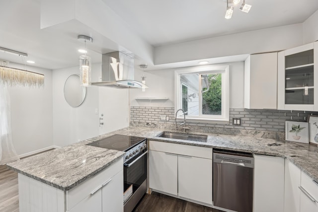 2362 Georgetown Blvd, Ann Arbor, MI 48105 - kitchen featuring stainless steel appliances, extractor fan, a peninsula, and white cabinets