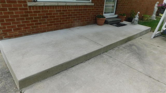 27038 Grobbel Dr, Warren, MI 48092 - view of patio / terrace