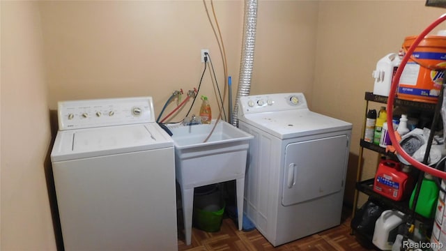 27038 Grobbel Dr, Warren, MI 48092 - washroom featuring independent washer and dryer