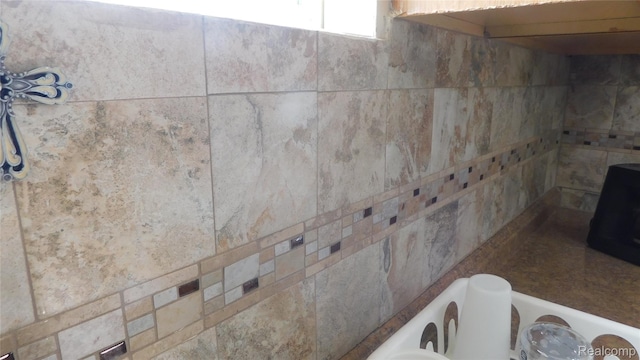 27038 Grobbel Dr, Warren, MI 48092 - detailed view of a tub to relax in