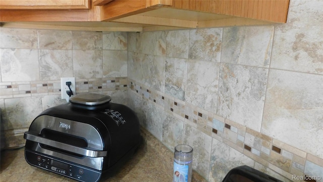 27038 Grobbel Dr, Warren, MI 48092 - kitchen view of tile walls and tasteful backsplash