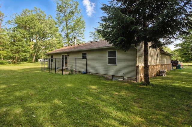 26434 King Rd, Romulus, MI 48174 - rear view of house featuring a yard