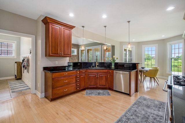 6577 Heron Ct, Ann Arbor, MI 48103 - kitchen featuring appliances with stainless steel finishes, light wood finished floors, hanging light fixtures, a peninsula, and recessed lighting