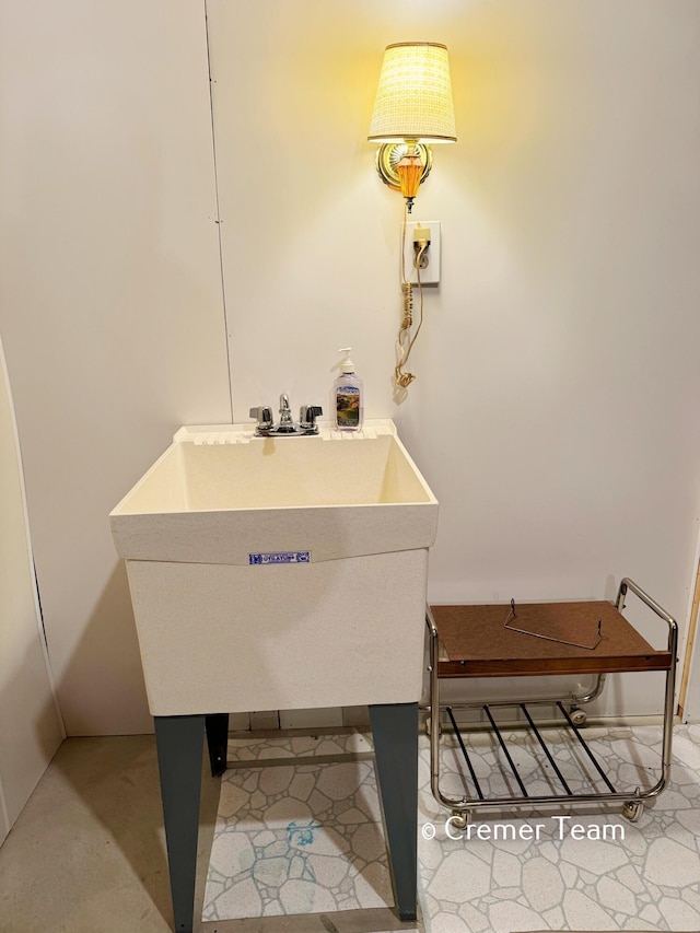 4074 Grandview Ter SW, Grandville, MI 49418 - bathroom featuring pet washing station
