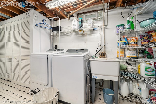 12141 Danforth Dr, Sterling Heights, MI 48312 - laundry room with washing machine and dryer and tile patterned flooring