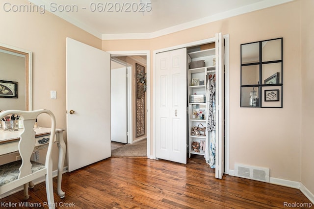12141 Danforth Dr, Sterling Heights, MI 48312 - bedroom featuring wood finished floors, ornamental molding, and a closet