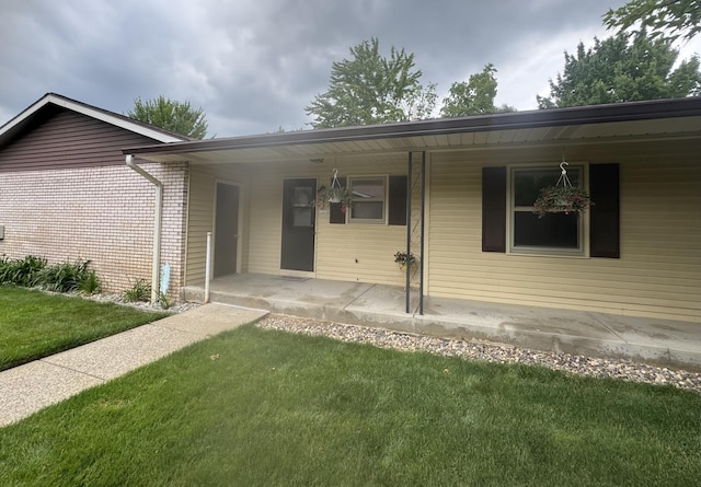 7337 Pine Grove Dr, Jenison, MI 49428 - view of front of house with a front yard and covered porch