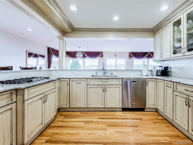 7660 Barnsbury Dr, West Bloomfield, MI 48324 - kitchen featuring stainless steel appliances, crown molding, backsplash, recessed lighting, and glass insert cabinets