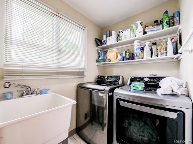 7660 Barnsbury Dr, West Bloomfield, MI 48324 - laundry area featuring independent washer and dryer and tile patterned floors