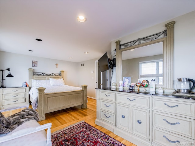 7660 Barnsbury Dr, West Bloomfield, MI 48324 - bedroom featuring light wood-type flooring and recessed lighting