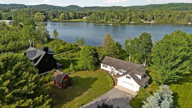 533 S Lake Shore Dr, Lake Leelanau, MI 49653