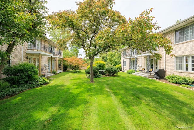 42309 Woodward Ave Unit S1-7, Bloomfield Hills, MI 48304 - view of green lawn featuring a balcony