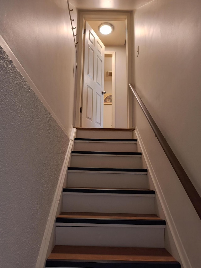 24654 Spring Ln, Harrison Township, MI 48045 - view of stairway