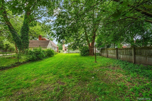 2124 Catalpa Dr, Berkley, MI 48072 - view of yard