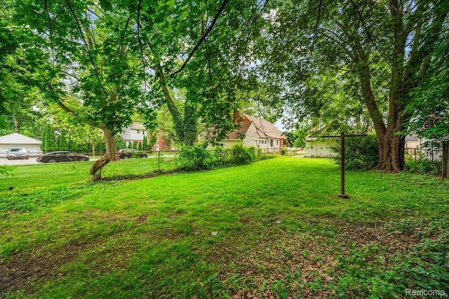 2124 Catalpa Dr, Berkley, MI 48072 - view of fenced backyard