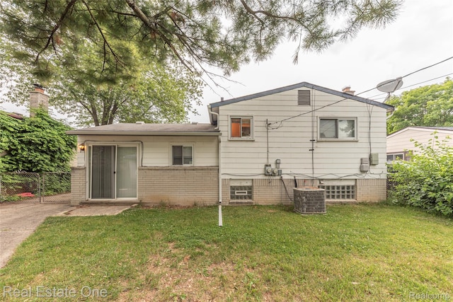 31121 Avondale St, Westland, MI 48186 - back of property with brick siding