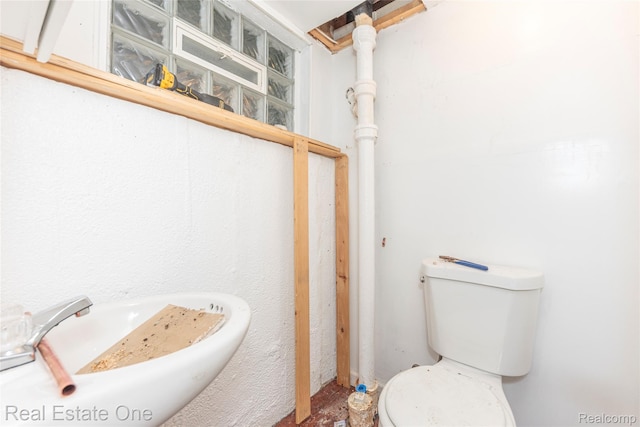31121 Avondale St, Westland, MI 48186 - bathroom with toilet and a sink