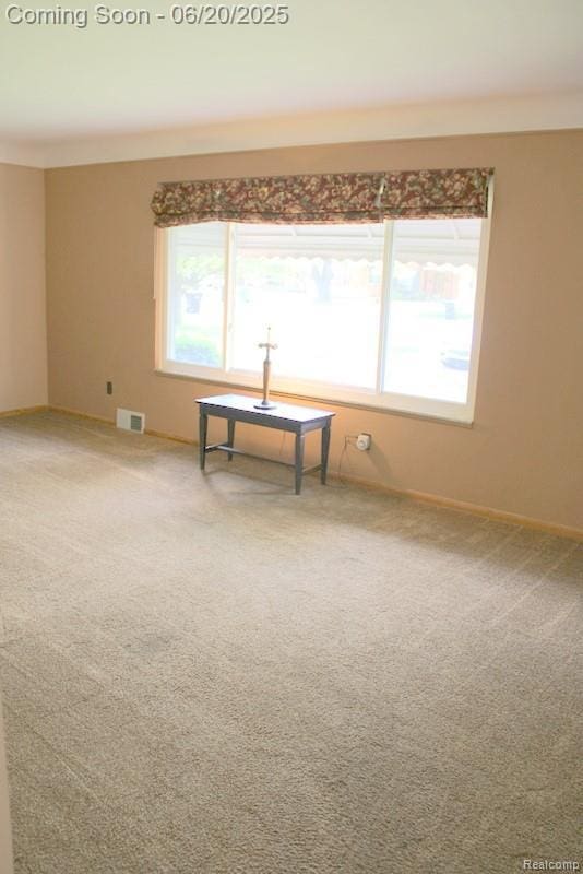 9396 Allen Rd, Allen Park, MI 48101 - unfurnished room featuring carpet floors and baseboards