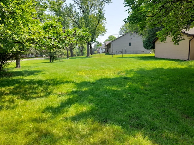 5615 Carlburt St, West Bloomfield, MI 48322 - view of green lawn