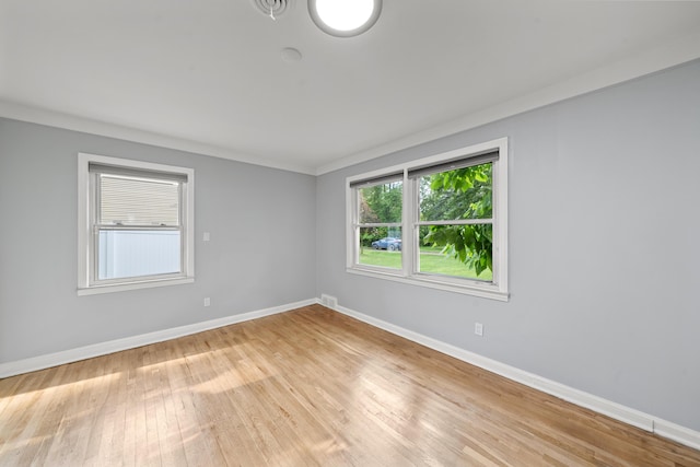5615 Carlburt St, West Bloomfield, MI 48322 - unfurnished room featuring light wood finished floors and a smoke detector