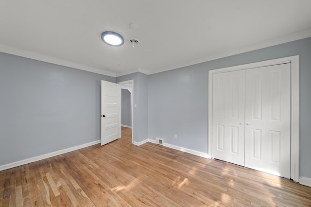 5615 Carlburt St, West Bloomfield, MI 48322 - unfurnished bedroom featuring light wood finished floors and a closet