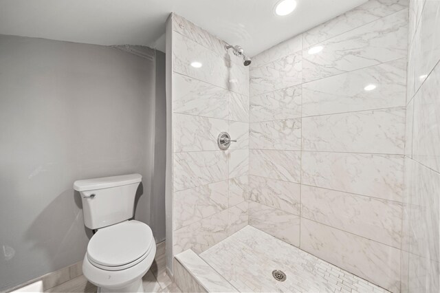 5615 Carlburt St, West Bloomfield, MI 48322 - bathroom featuring a tile shower and recessed lighting