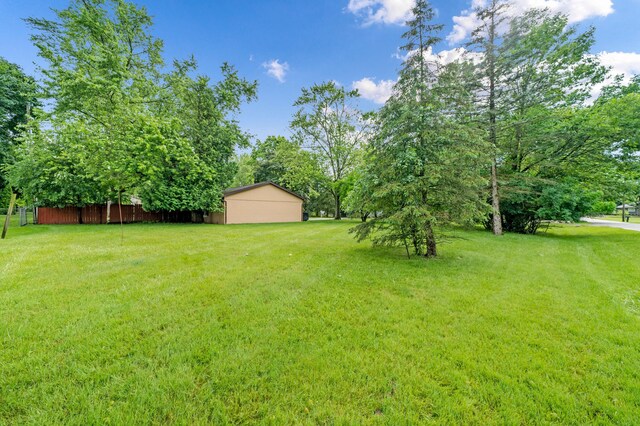 5615 Carlburt St, West Bloomfield, MI 48322 - view of grassy yard