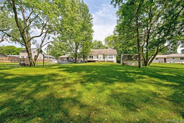 333 Sherman Ct, Ortonville, MI 48462 - view of yard