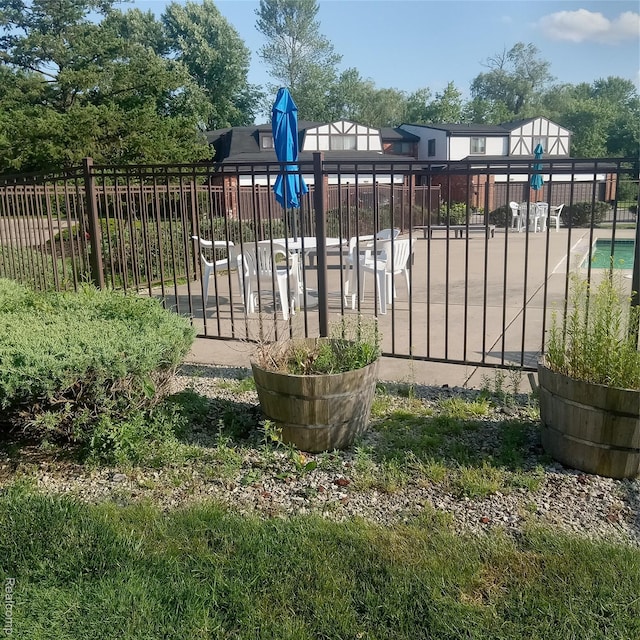 30030 Wildbrook Dr # 102, Southfield, MI 48034 - view of gate