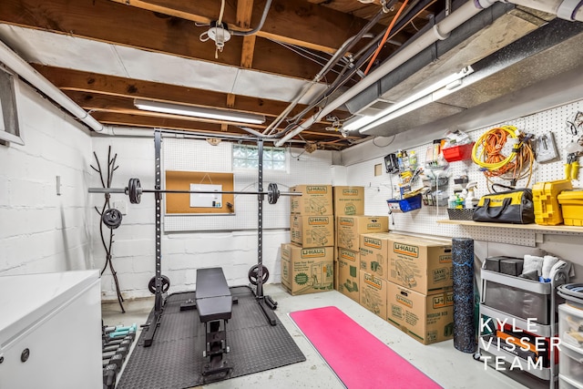 1624 Boston St SE, Grand Rapids, MI 49506 - exercise room with concrete block wall