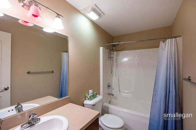 3440 Monterey Hills Dr NE, Grand Rapids, MI 49525 - full bath featuring vanity and shower / bath combo with shower curtain