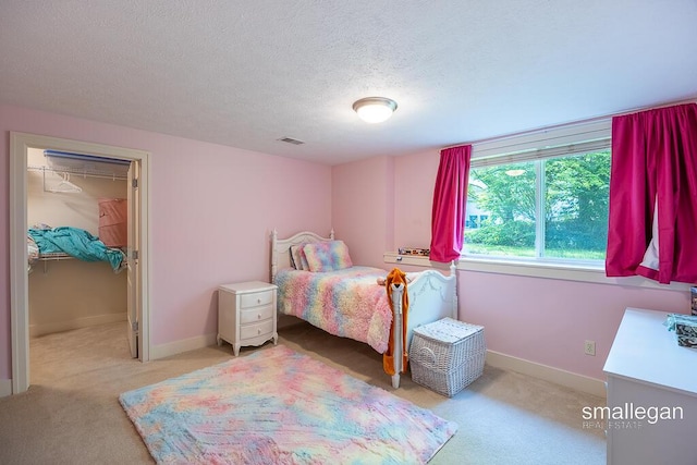3440 Monterey Hills Dr NE, Grand Rapids, MI 49525 - carpeted bedroom featuring a spacious closet, a textured ceiling, and a closet