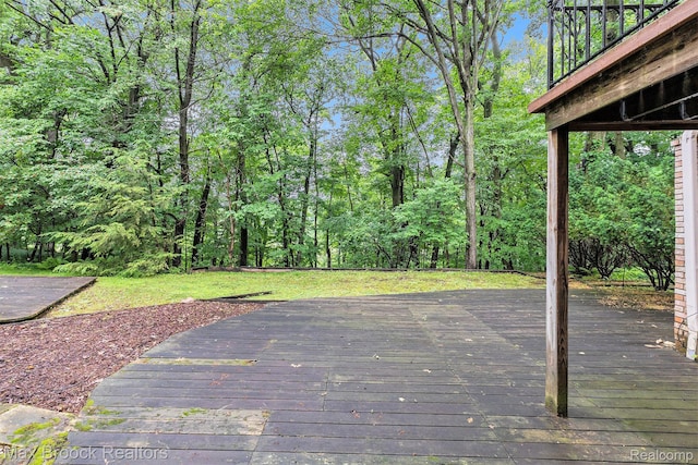 1337 Knollcrest Cir, Bloomfield Hills, MI 48304 - view of wooden deck
