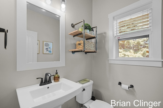 3293 Creek Ridge Dr, Hudsonville, MI 49426 - bathroom with a sink and toilet