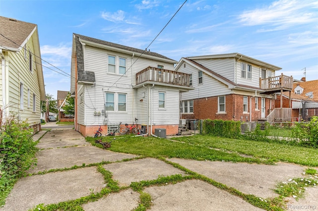 6842 Jonathon St, Dearborn, MI 48126 - rear view of house with a balcony
