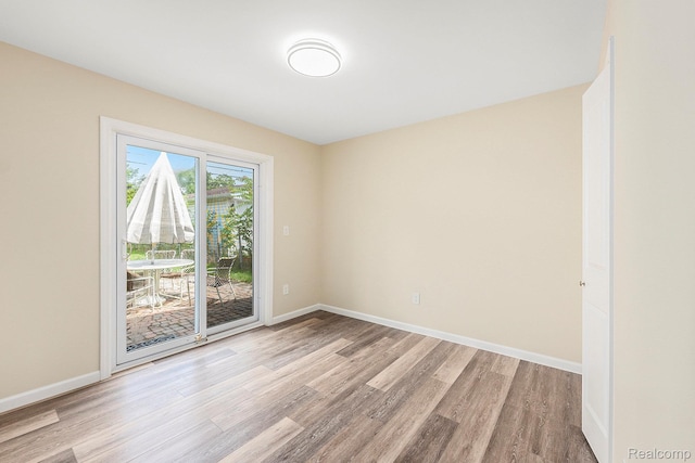 27336 Alger Blvd, Bloomfield Hills, MI 48071 - unfurnished room featuring light wood-style floors and baseboards