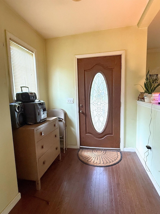 512 E Main St, Owosso, MI 48867 - foyer entrance with hardwood / wood-style floors and baseboards