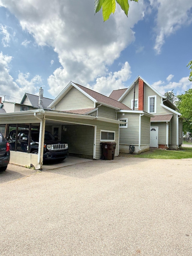 512 E Main St, Owosso, MI 48867 - view of side of home
