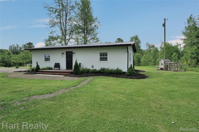 1191 W Frenchline Rd, Sandusky, MI 48471 - view of front of property featuring a front yard and an outdoor structure
