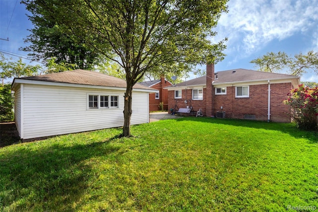 24645 Greenbrier Ave, Eastpointe, MI 48021 - view of green lawn featuring an outbuilding