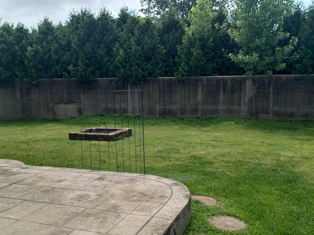 46817 Barbara Dr, Macomb, MI 48044 - view of yard with a patio area