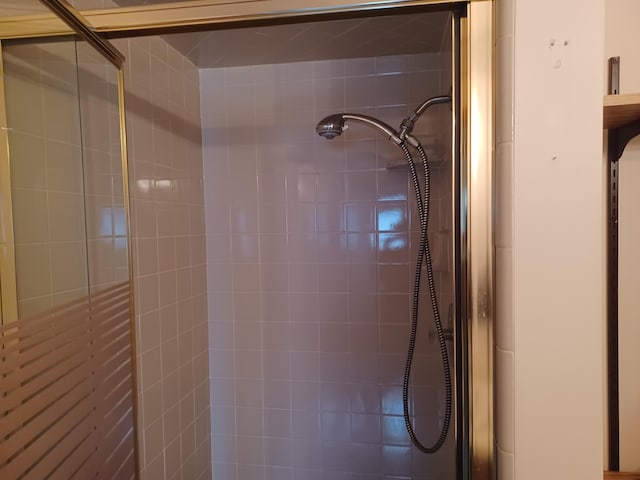 46817 Barbara Dr, Macomb, MI 48044 - bathroom view of tiled shower