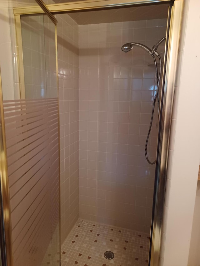 46817 Barbara Dr, Macomb, MI 48044 - bathroom with a shower stall
