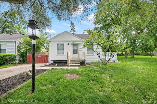 26389 Annapolis St, Dearborn Heights, MI 48125 - view of front facade featuring a front lawn and board and batten siding