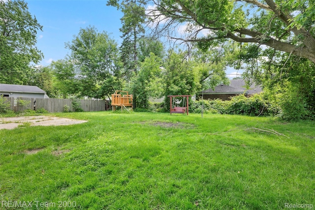 26389 Annapolis St, Dearborn Heights, MI 48125 - view of yard