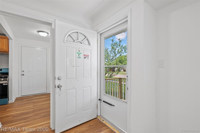 26389 Annapolis St, Dearborn Heights, MI 48125 - foyer entrance with light wood-style flooring