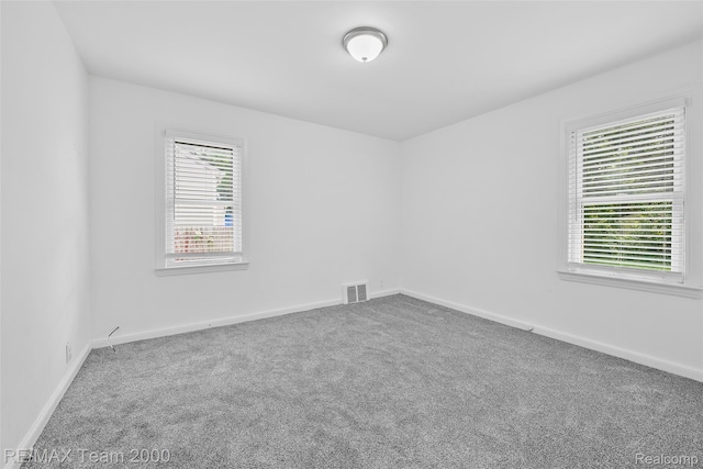 26389 Annapolis St, Dearborn Heights, MI 48125 - unfurnished room with carpet flooring and baseboards