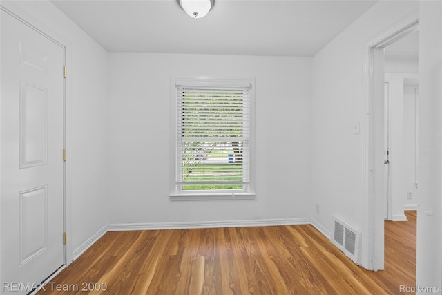 26389 Annapolis St, Dearborn Heights, MI 48125 - spare room featuring wood finished floors and baseboards