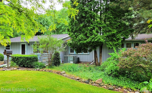 6637 Osbourn Dr, Caseville, MI 48725 - photo 1
