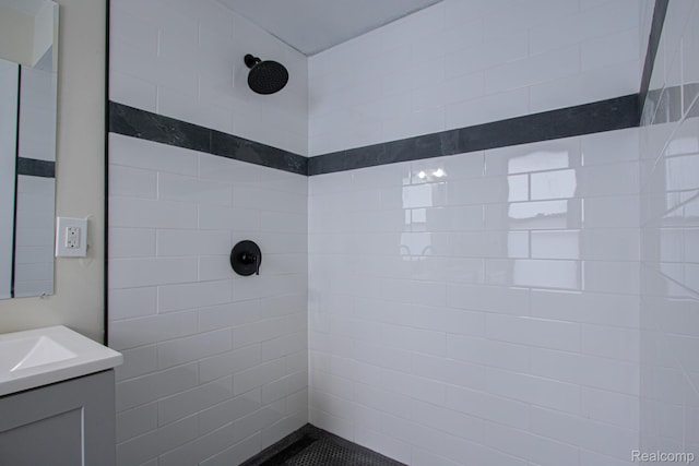 24917 Dale Ave, Eastpointe, MI 48021 - bathroom featuring a tile shower and vanity